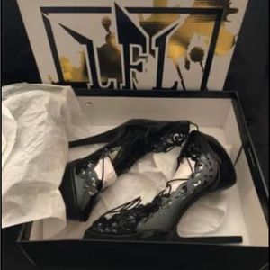 6’ Black Patent Leather Size 7 LFL Diva High Heels Retail Value $79.00